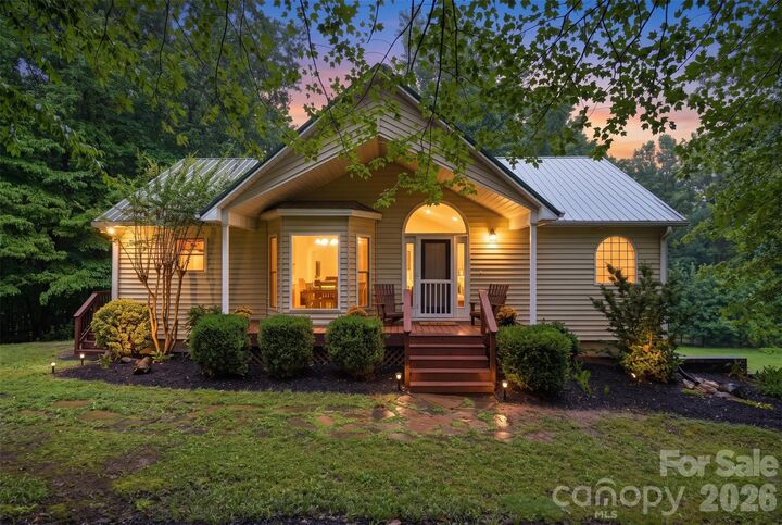 Property Photo:  124 Stillmeadow Lane  NC 28166 