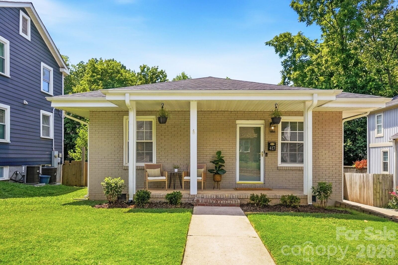 Property Photo:  417 Woodvale Place  NC 28208 