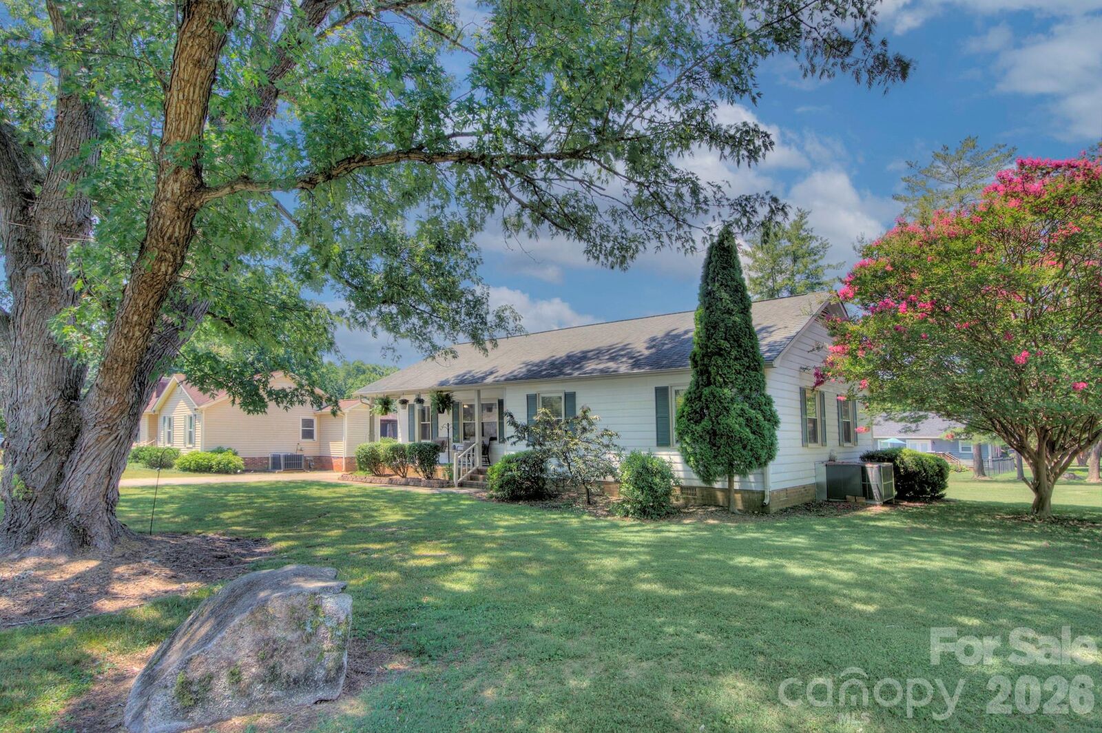 Property Photo:  2603 Cherokee Court  NC 28056 