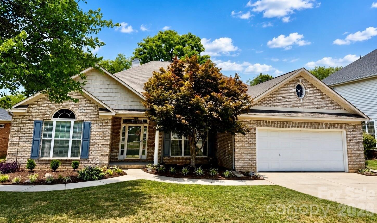 Property Photo: 576 Gatsby Place NW NC 28027
