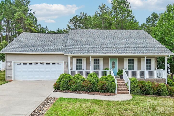 Property Photo:  2182 Evergreen Drive  NC 28658 