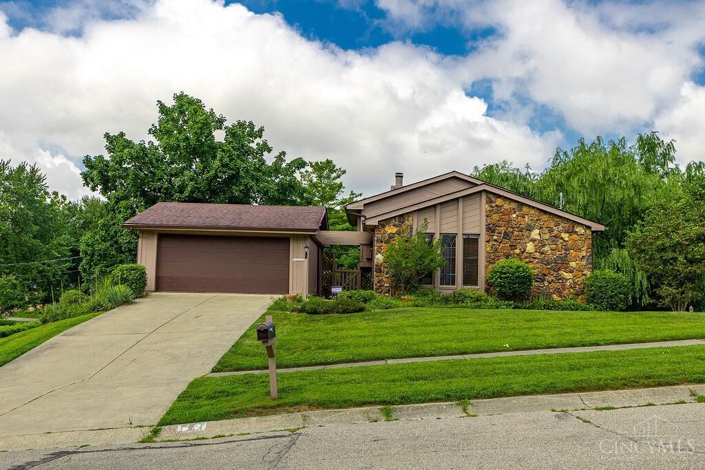 Property Photo:  121 Farmington Drive  OH 45013 