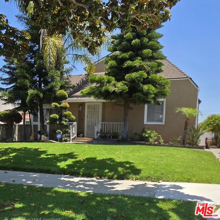 Property Photo: 4626 Brynhurst Ave CA 90043