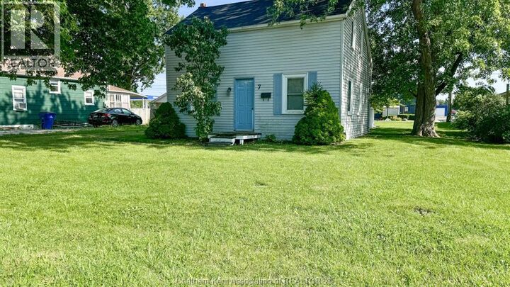 Property Photo:  7 Centre Street West  ON N0P 2L0 