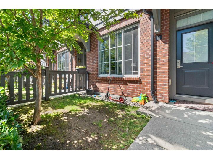 Property Photo: 30989 Westridge Place 15 BC V2T 0E7