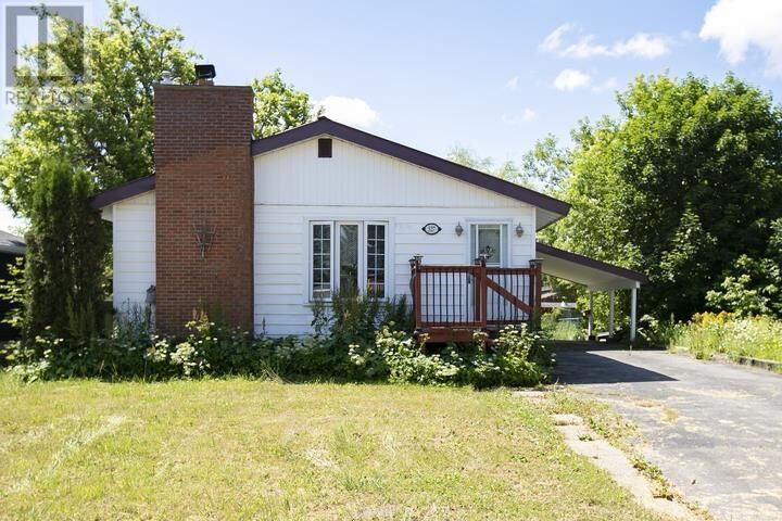Property Photo:  527 Placid Ave  ON P6B 3M4 