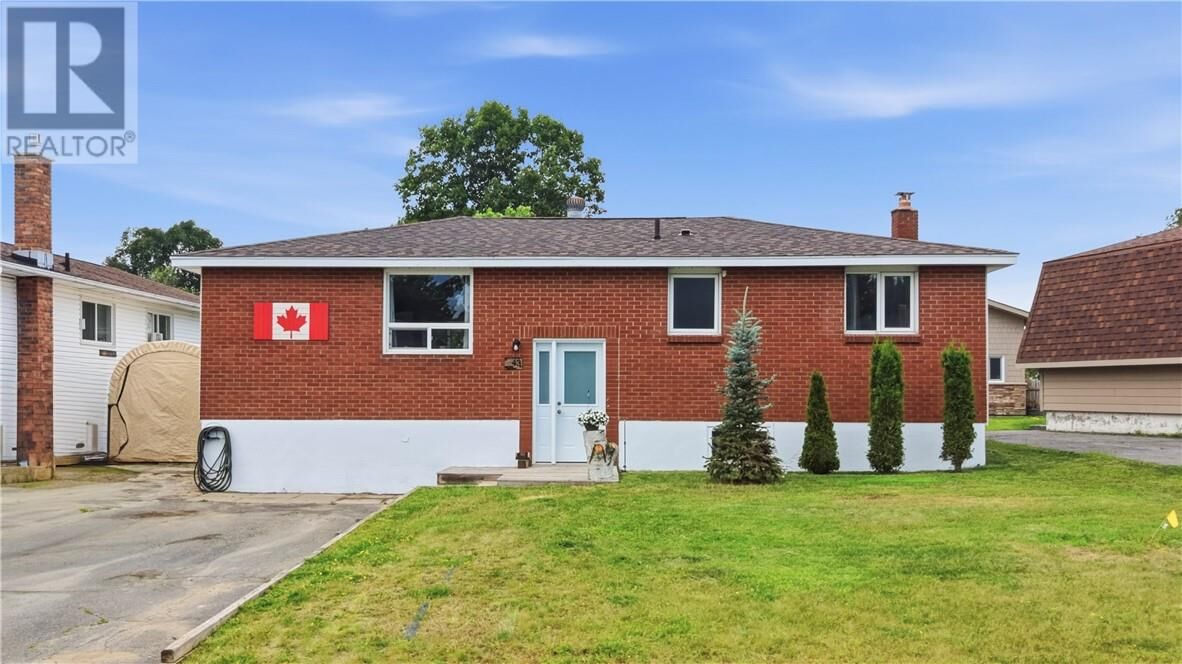 Property Photo: 43 Shamess Crescent ON P5E 1B9