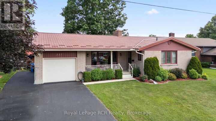 Property Photo: 227 15th Avenue ON N4N 3E1