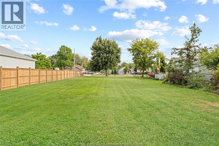 Property Photo:  333 Victoria Street  ON N8M 1N6 