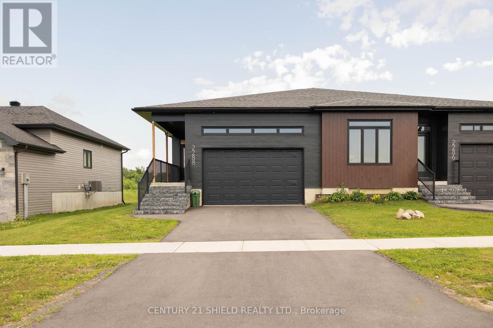Property Photo: 2288 Crewson Court ON K6H 0H5