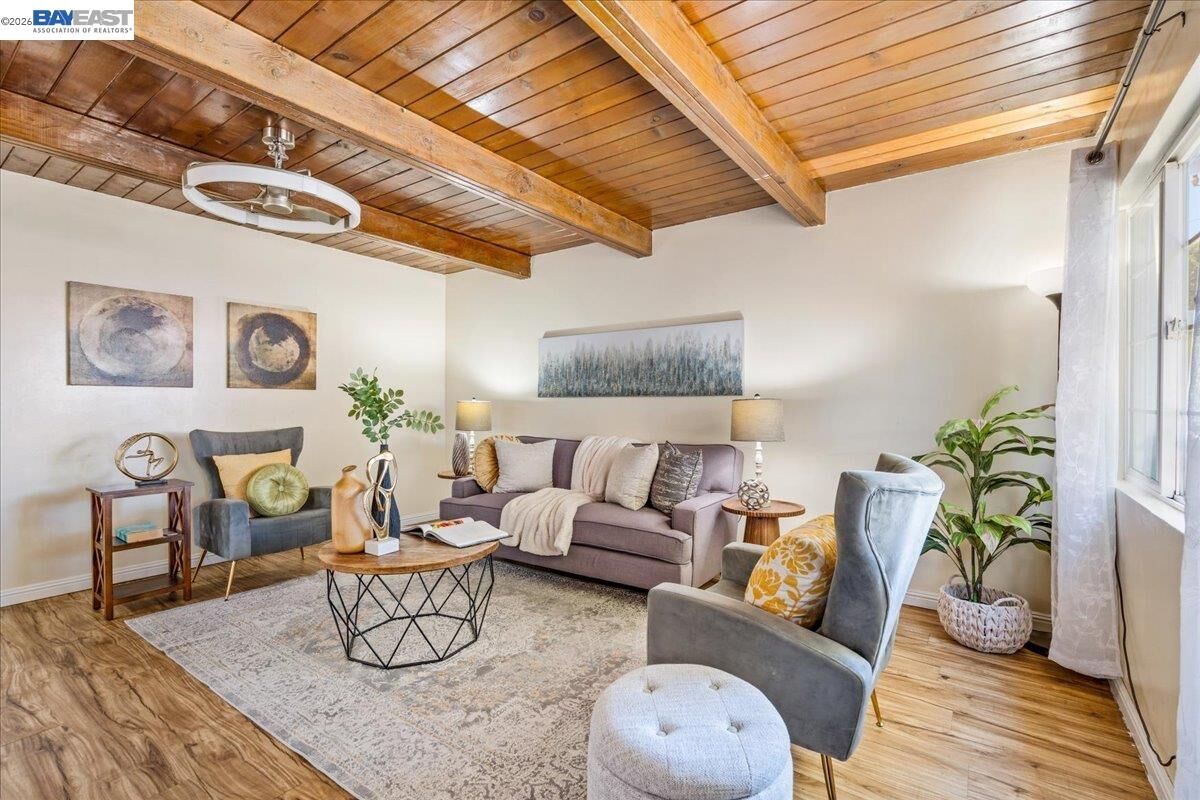 Property Photo: 1006 Lake St CA 94806