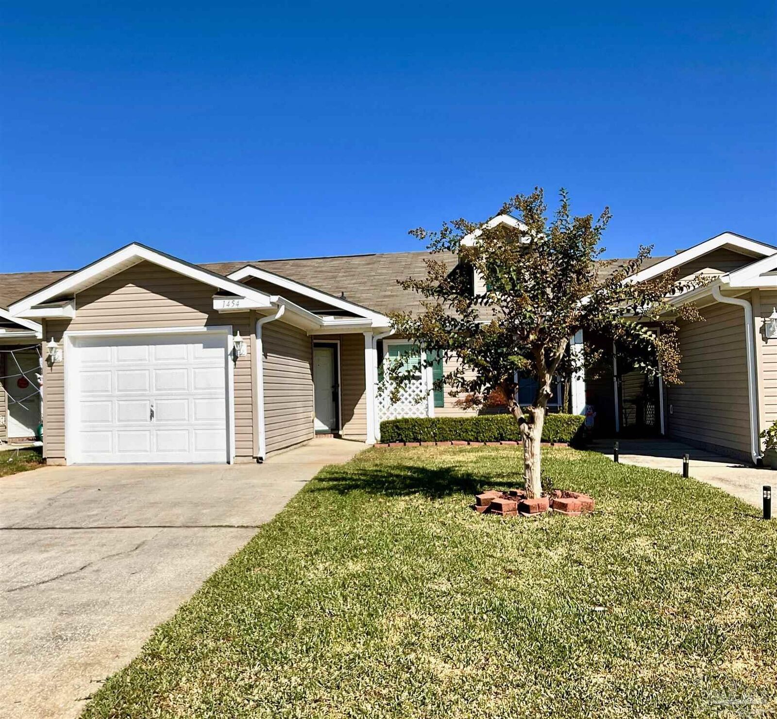 Property Photo:  1454 Dunhurst Drive  FL 32534 