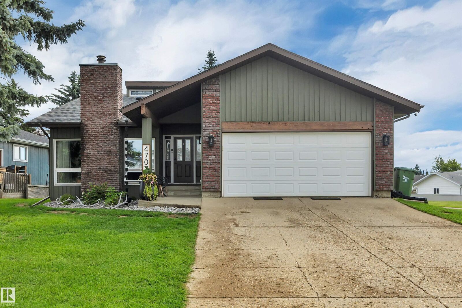 Property Photo: 4707 44 Street AB T4X 1H3