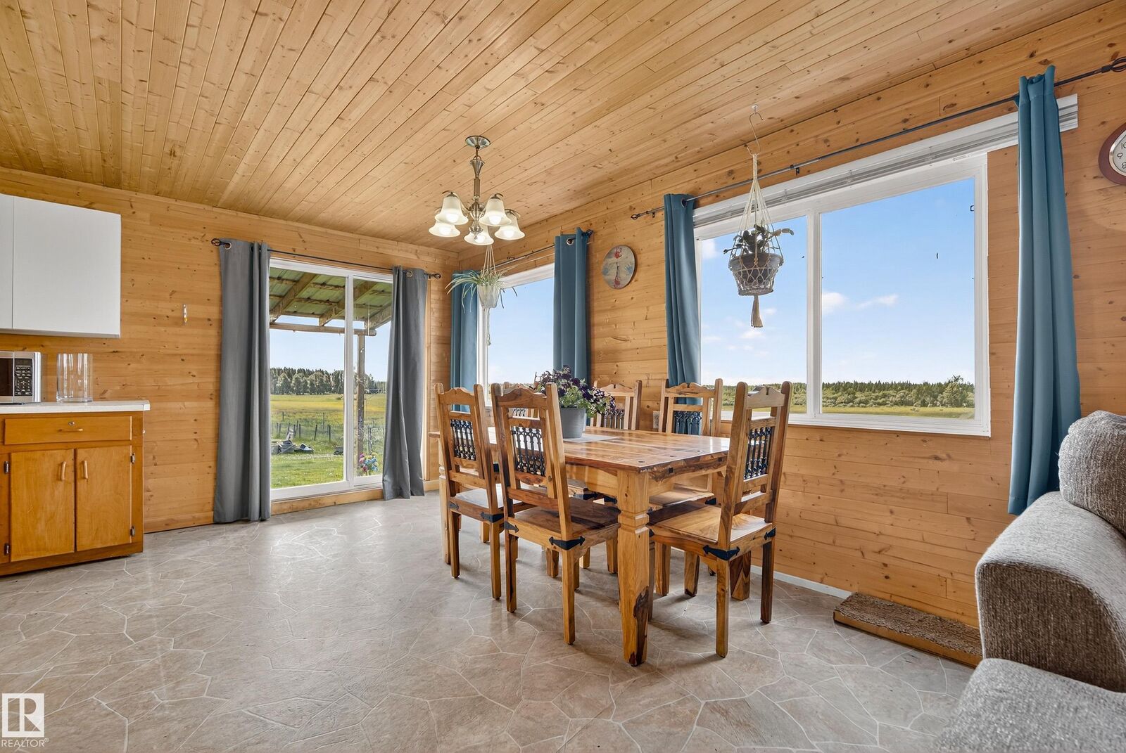 Property Photo:  11517 Twp Rd 541A  AB T0E 1S0 