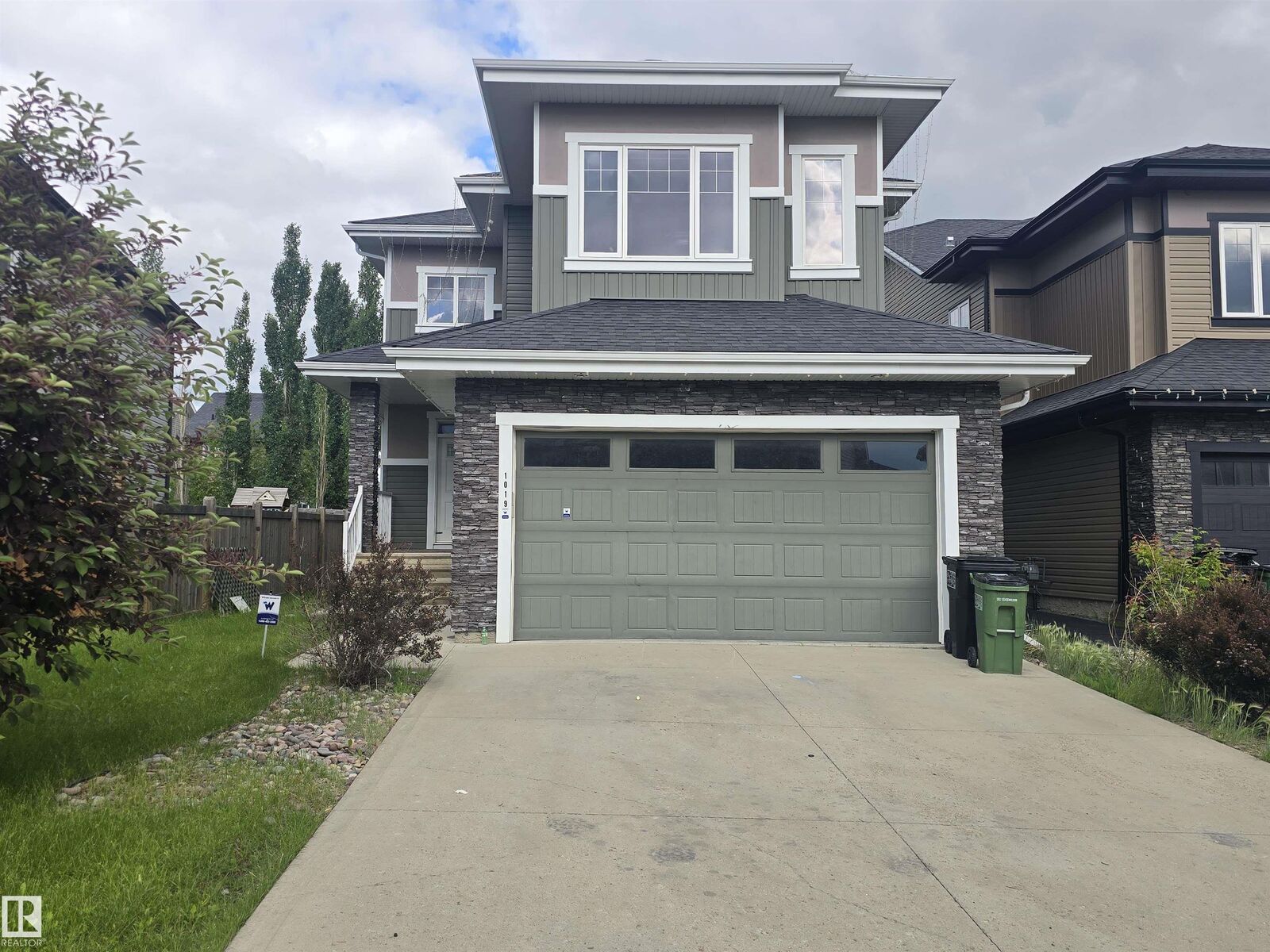 Property Photo: 1019 175 Street SW AB T6W 1Z7