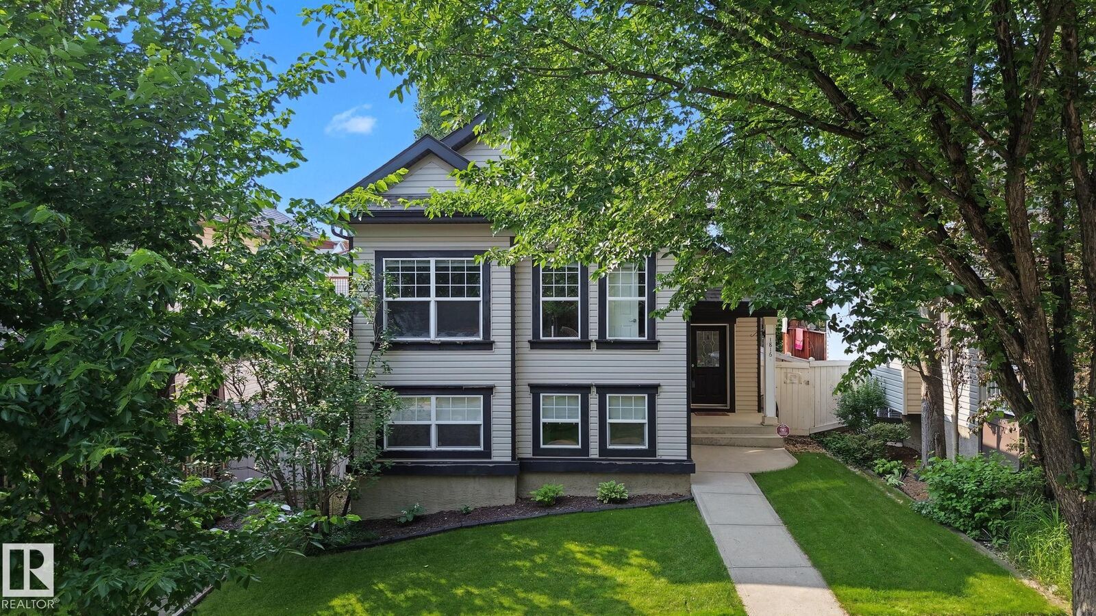 Property Photo:  1816 Tufford Way NW  AB T6R 2W3 
