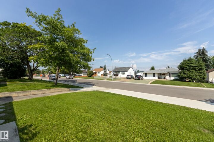 Property Photo:  13112 90 Street NW  AB T5E 3M5 