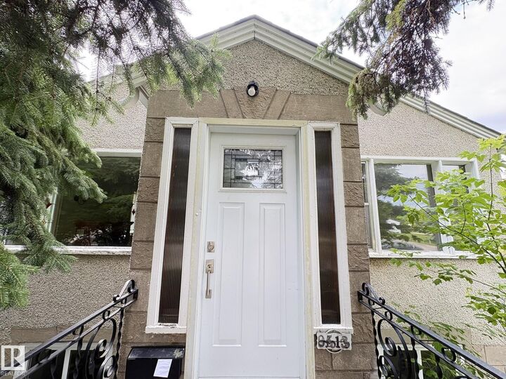 Property Photo:  9513 88 Avenue NW  AB T6C 1M7 