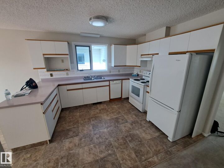 Property Photo:  #5 11015 105 Avenue  AB T7P 2P5 