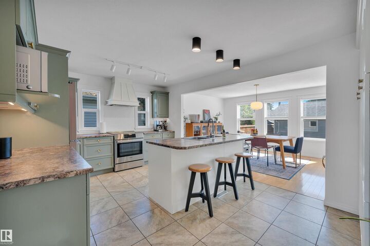 Property Photo:  9015 148 Street NW  AB T5R 0Y5 