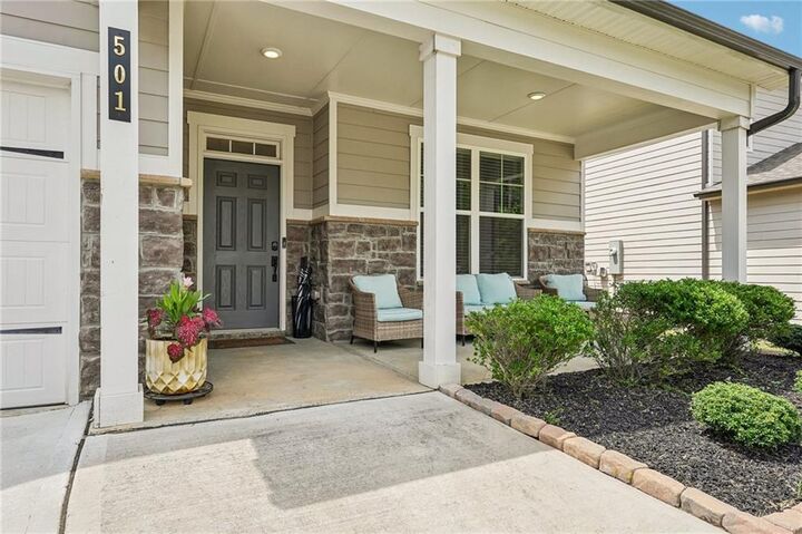 Property Photo:  501 Cunninghame Court  GA 30269 