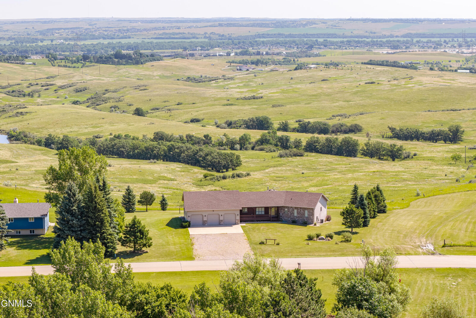 Property Photo:  4400 Highland Road NW  ND 58554 