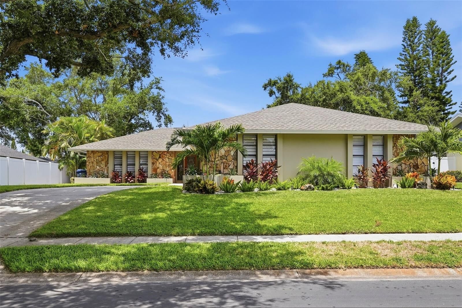 Property Photo: 707 Knollwood Drive FL 33770