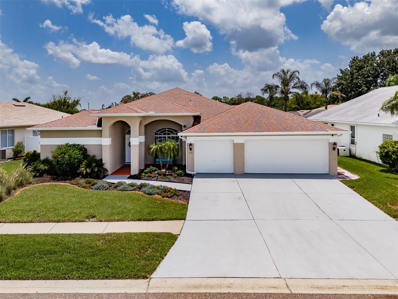 Property Photo: 1617 Vistoso Lane FL 33573
