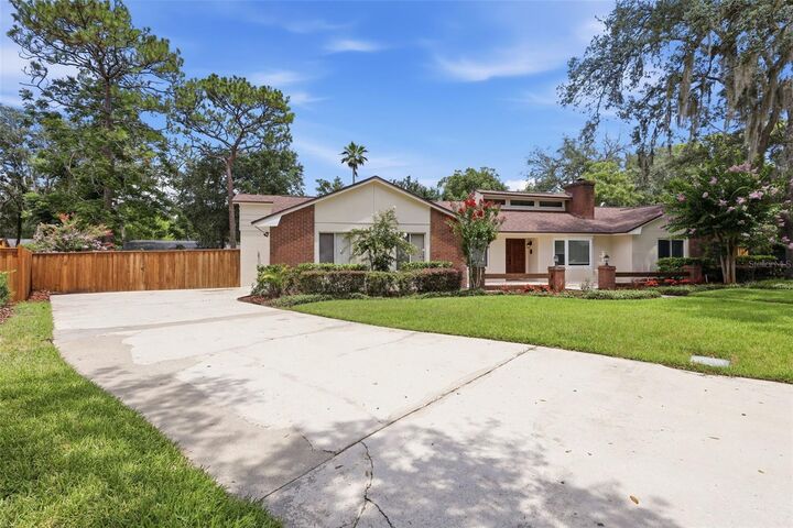 Property Photo: 210 W Ridgewood Court FL 32779