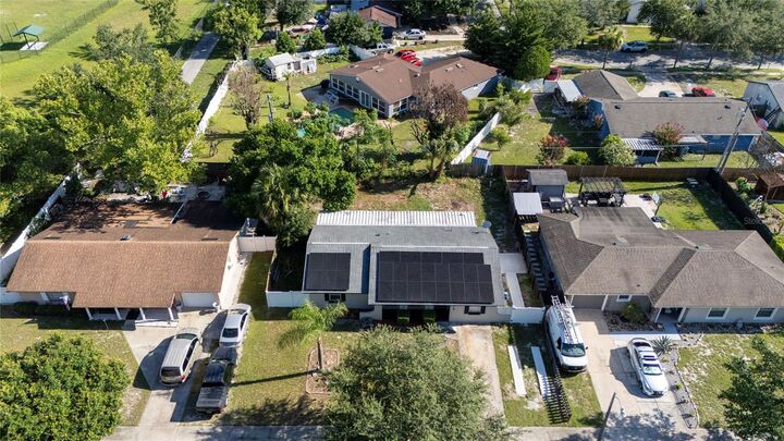 Property Photo: 618 Jupiter Way FL 32707
