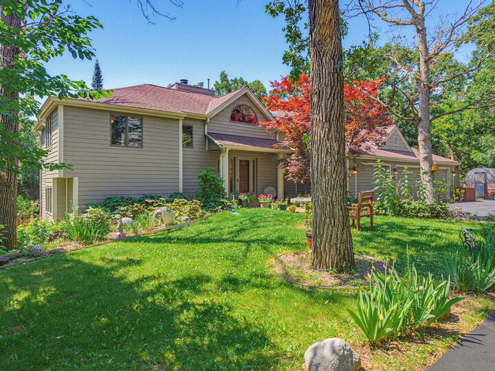 Property Photo:  S1w31450 Hickory Hollow Ct  WI 53018 