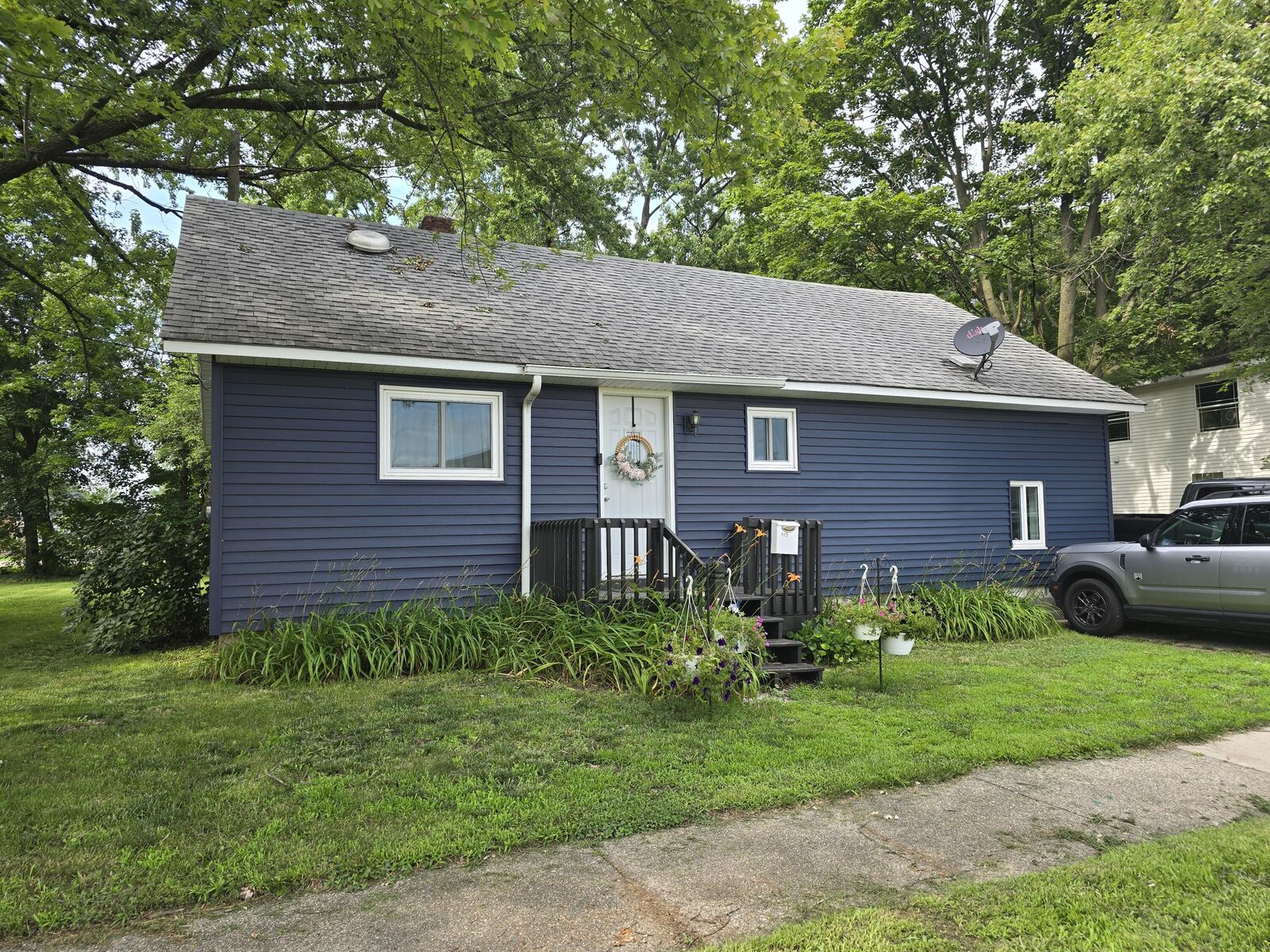 Property Photo:  409 Norwood Avenue  MI 49091 