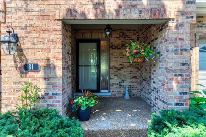 Property Photo: 81 Country Club Drive IL 60108