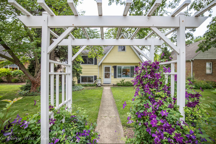Property Photo: 398 W Saint Charles Road IL 60126