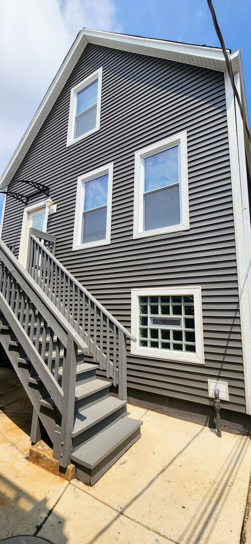 Property Photo:  3816 W Montrose Avenue  IL 60618 