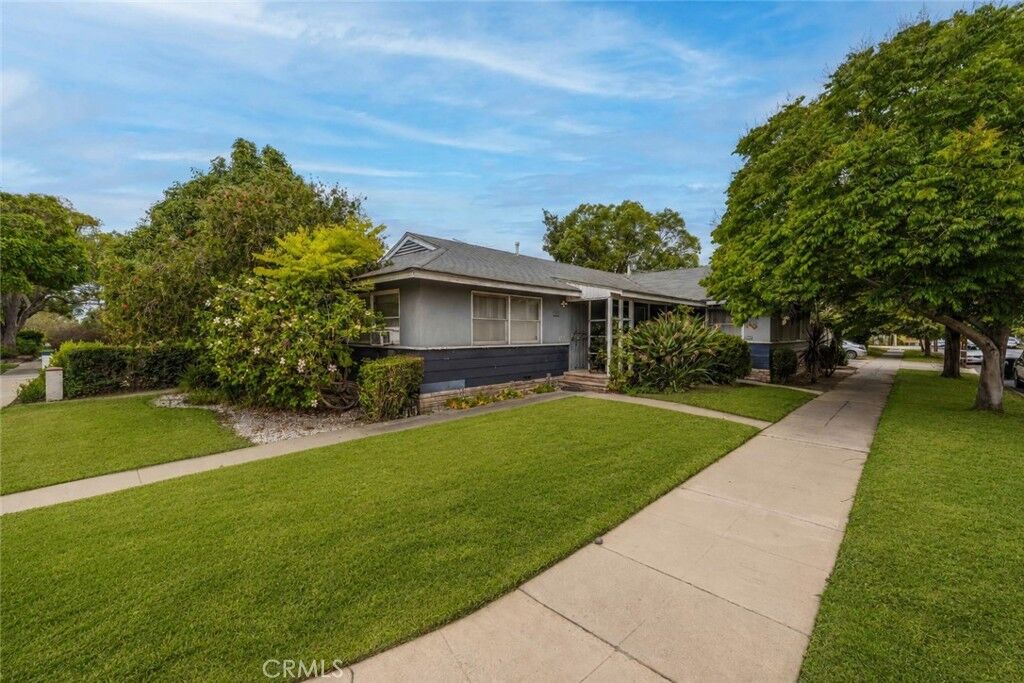 Property Photo:  4900 Dockweiler St  CA 90019 