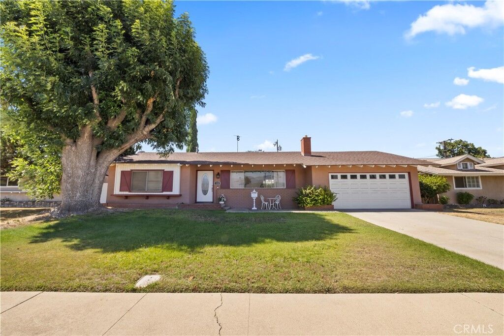 Property Photo:  330 Golden Carriage  CA 91767 