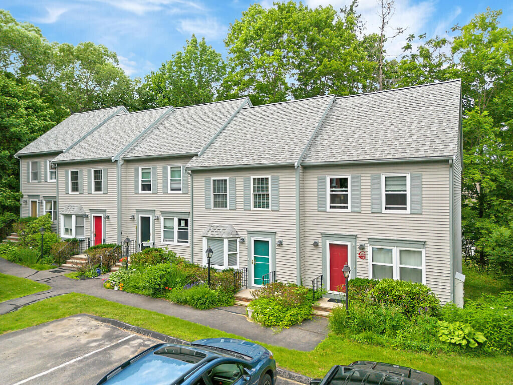 Property Photo: 83 Middle Street 4 ME 04347