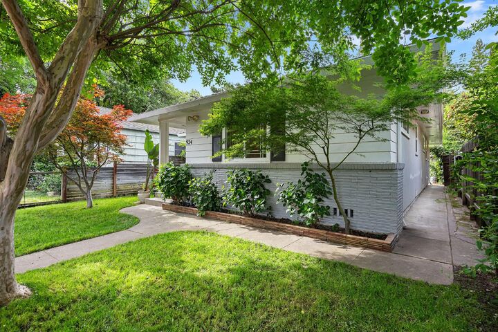 Property Photo: 924 9th Avenue CA 95818