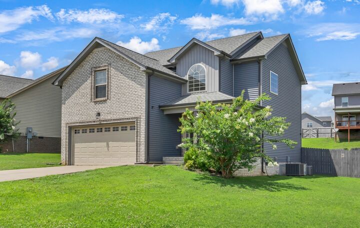 Property Photo:  843 Crestone Ln  TN 37042 