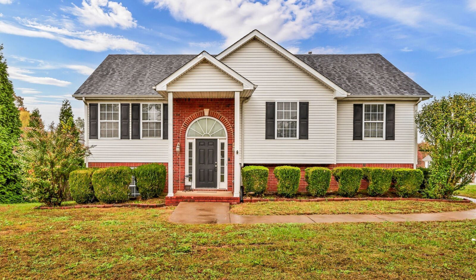 Property Photo: 2856 Sharpie Dr TN 37040