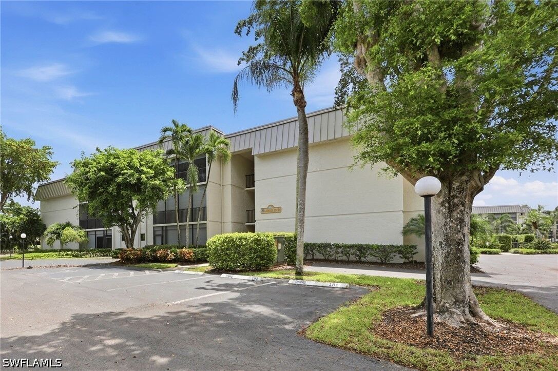 Property Photo: 788 Park Shore Drive H39 FL 34103