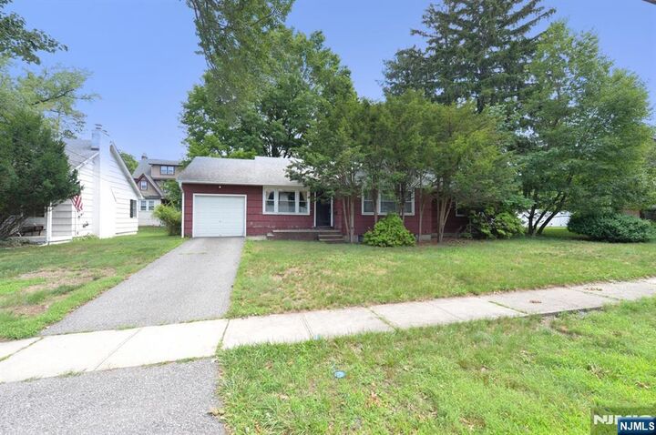 Property Photo:  6 Central Avenue  NJ 07627 