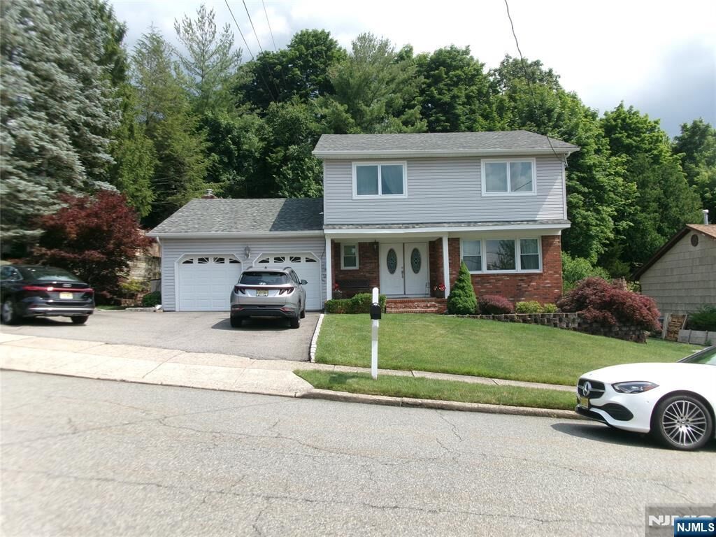 Property Photo:  12 Wolfe Drive  NJ 07465 