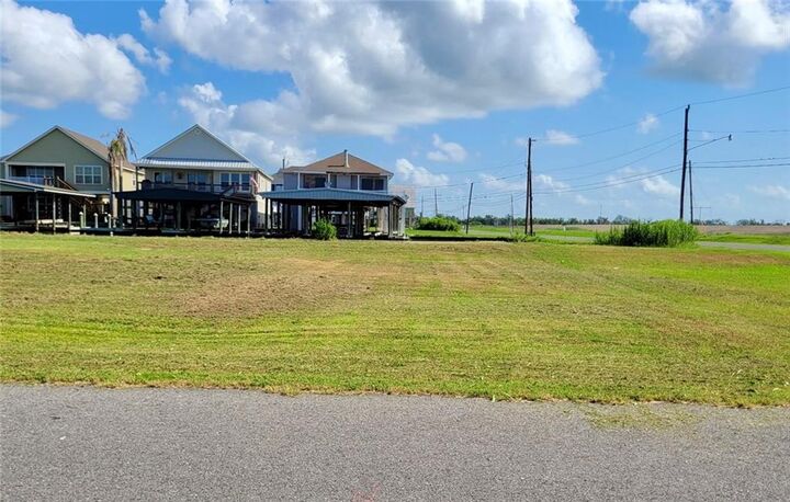 Property Photo: 104 Junior Lane LA 70083