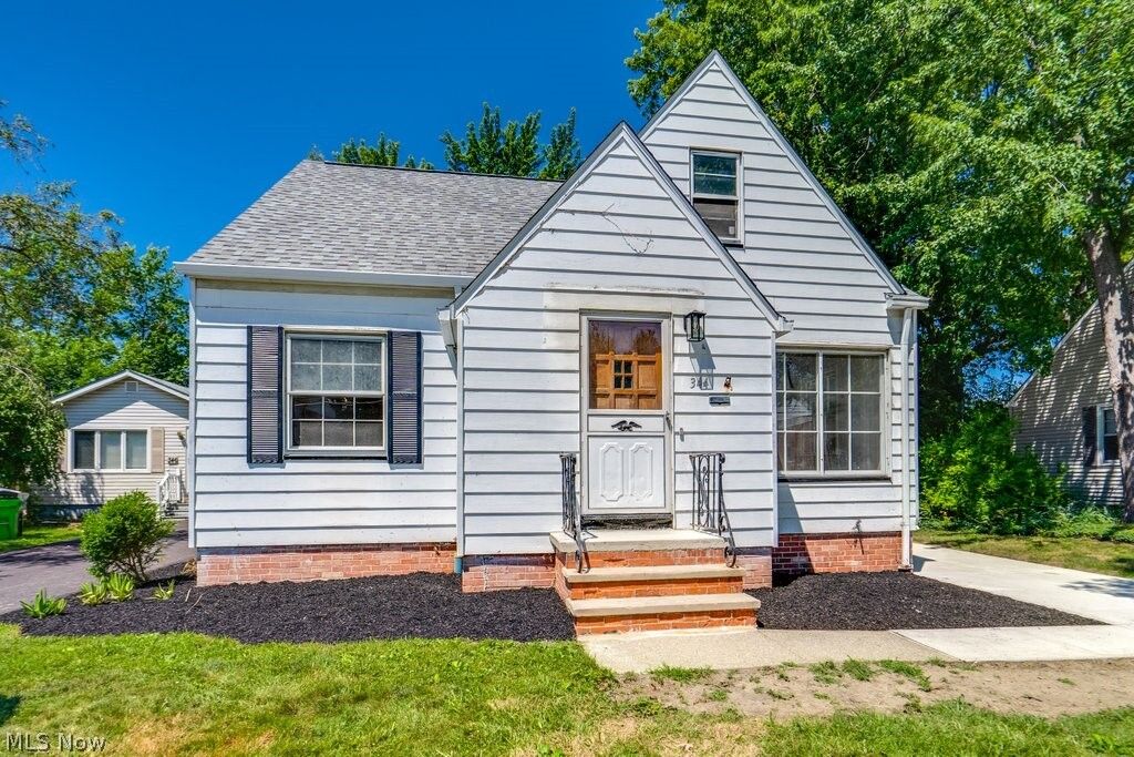 Property Photo: 344 E 250th Street OH 44132