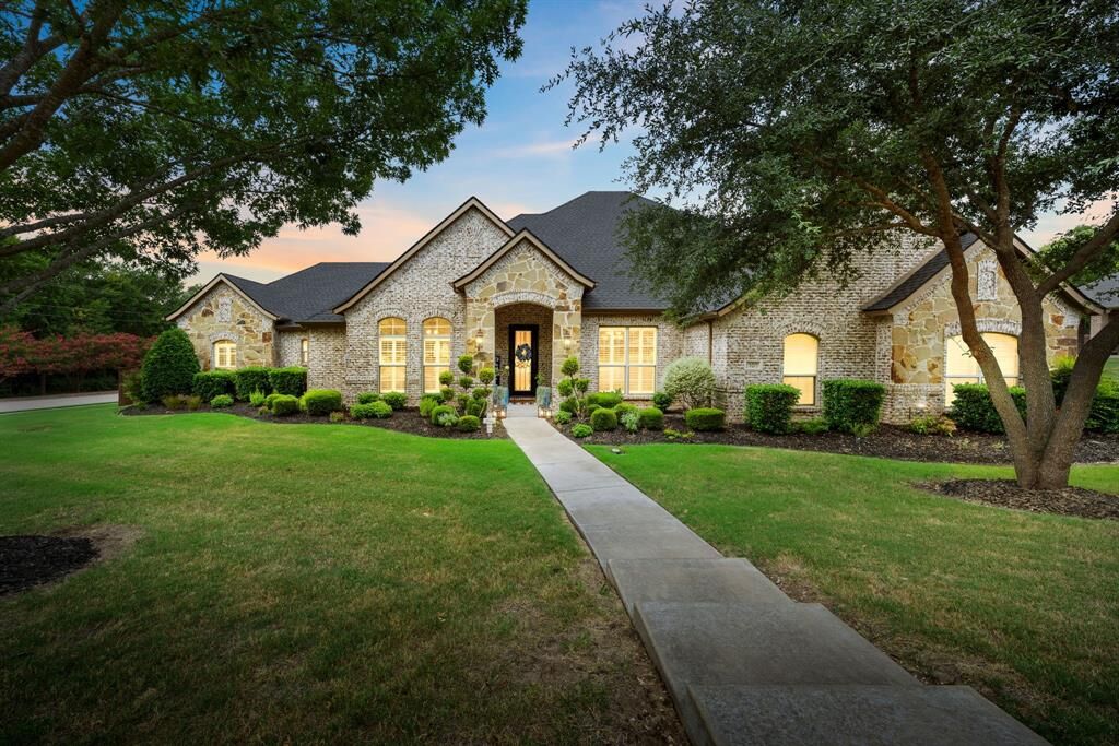 Property Photo:  101 Fairway Drive  TX 75165 