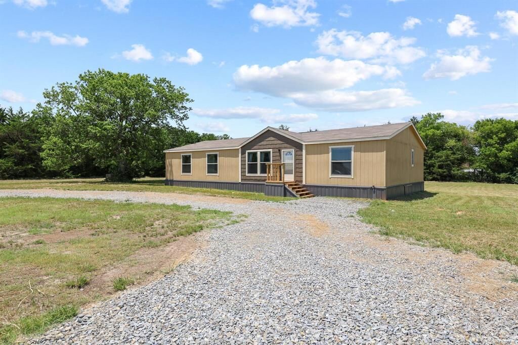 Property Photo: 225 Hemby Way TX 75418
