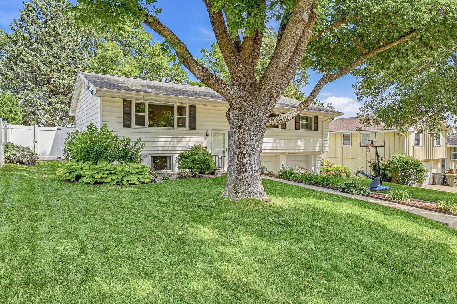 Property Photo: 3620 Pawnee Place IA 51104