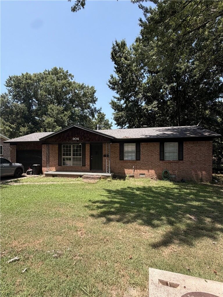 Property Photo: 904 Olive Drive AR 72830